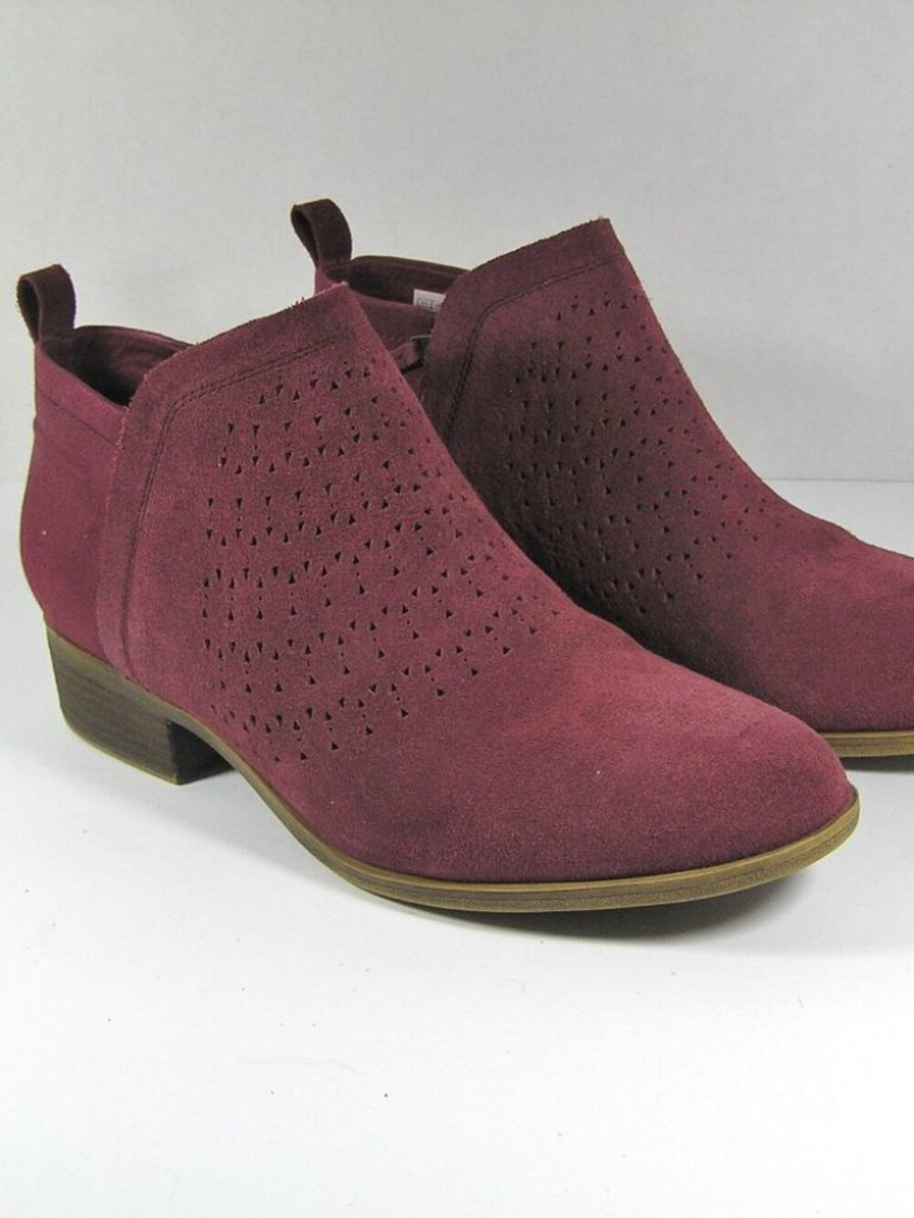 TOMS Deia Burgundy Suede Perforated Ankle Bootie Round Toe Burgundy Sz 9